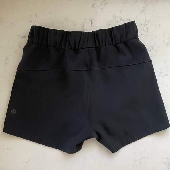 Lululemon On The Fly Short *Woven *2.5" Elasticized Waist Drawcord Black 2 NWOT - Picture 4 of 10